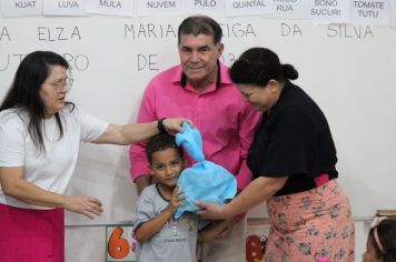 Foto - Entrega de Brinquedos para as Crianças da EMEF Elza Maria Veiga