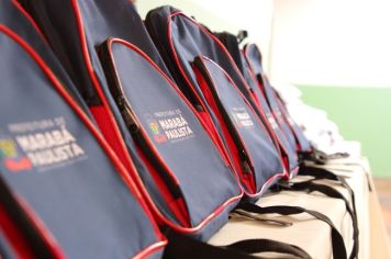 Marabá Paulista realiza entrega de uniformes escolares para crianças do município 